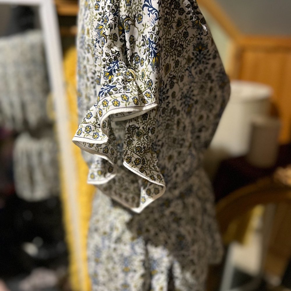 Beautiful Spring Blouse - Picture 2 of 3